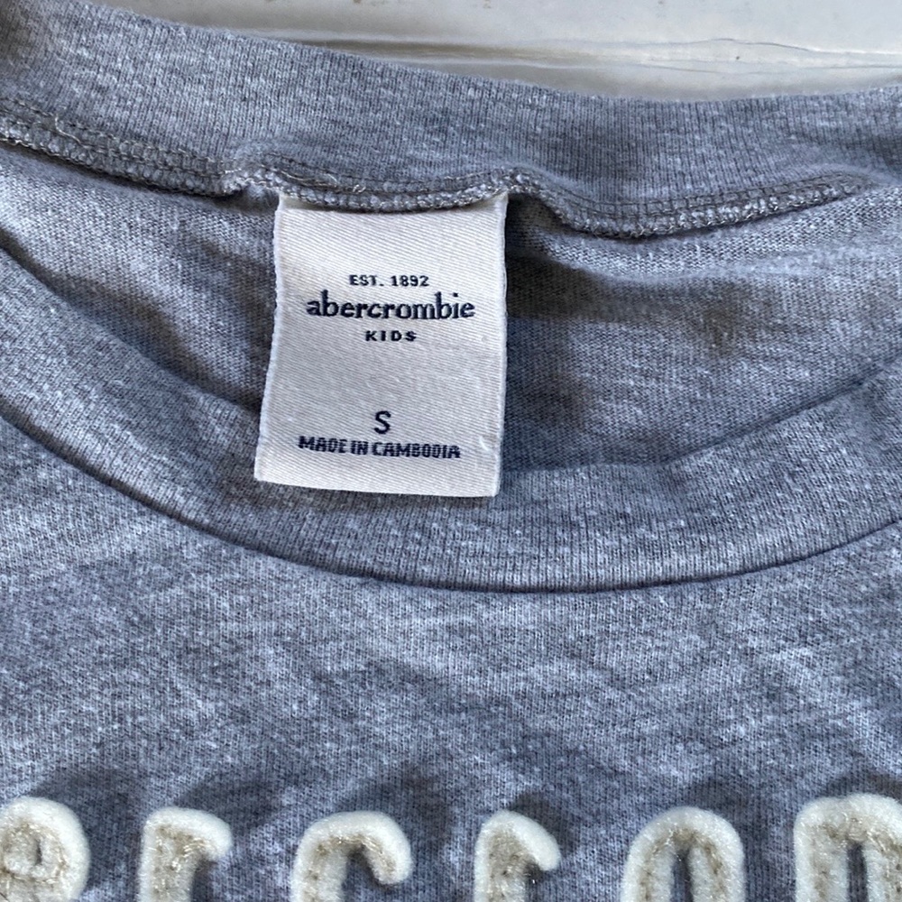 Abercrombie Kids Long Sleeve🤍 - Picture 4 of 5